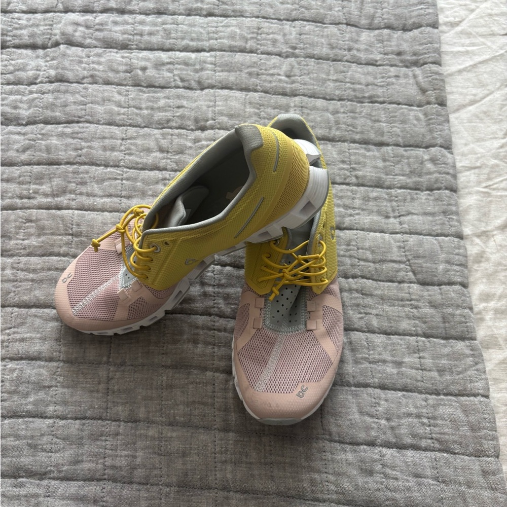 !!!!NEW!!!! ON CLOUD Women's Athletic Shoes - Yellow and Pink
